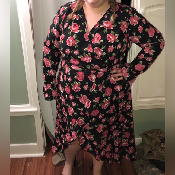 New with tags plus wrap dress boohoo - Picture 5 of 5